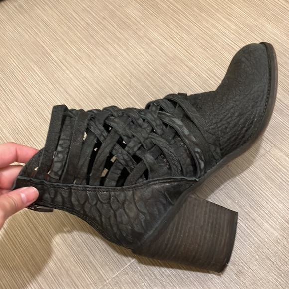 Free People Carrera distressed Leather booties with braids Black color size 9.5 - Picture 4 of 12